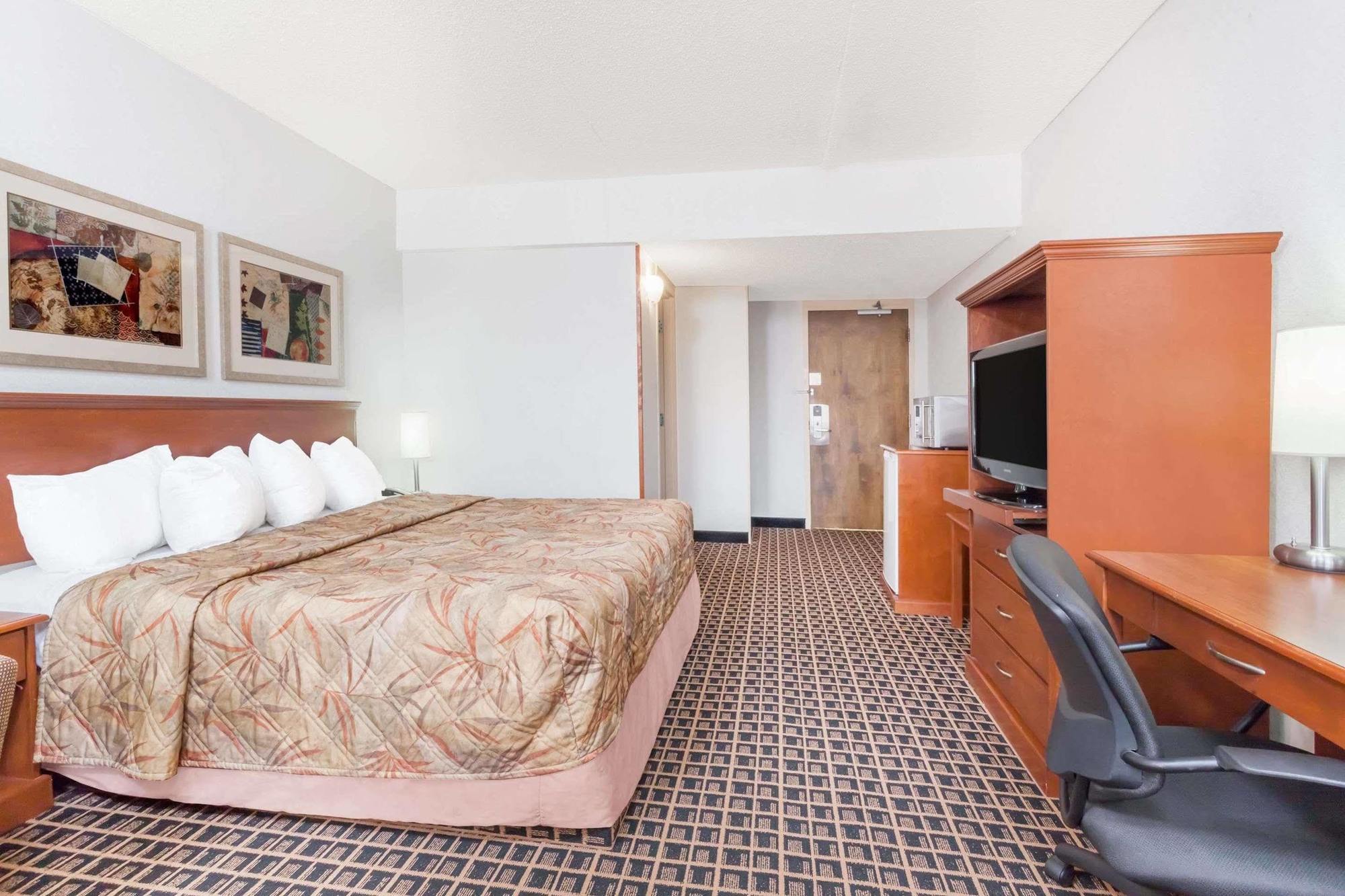 Ramada By Wyndham Yorkton Hotel Ngoại thất bức ảnh