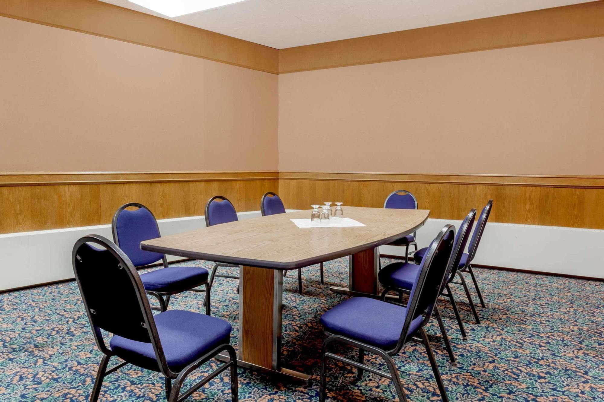 Ramada By Wyndham Yorkton Hotel Ngoại thất bức ảnh