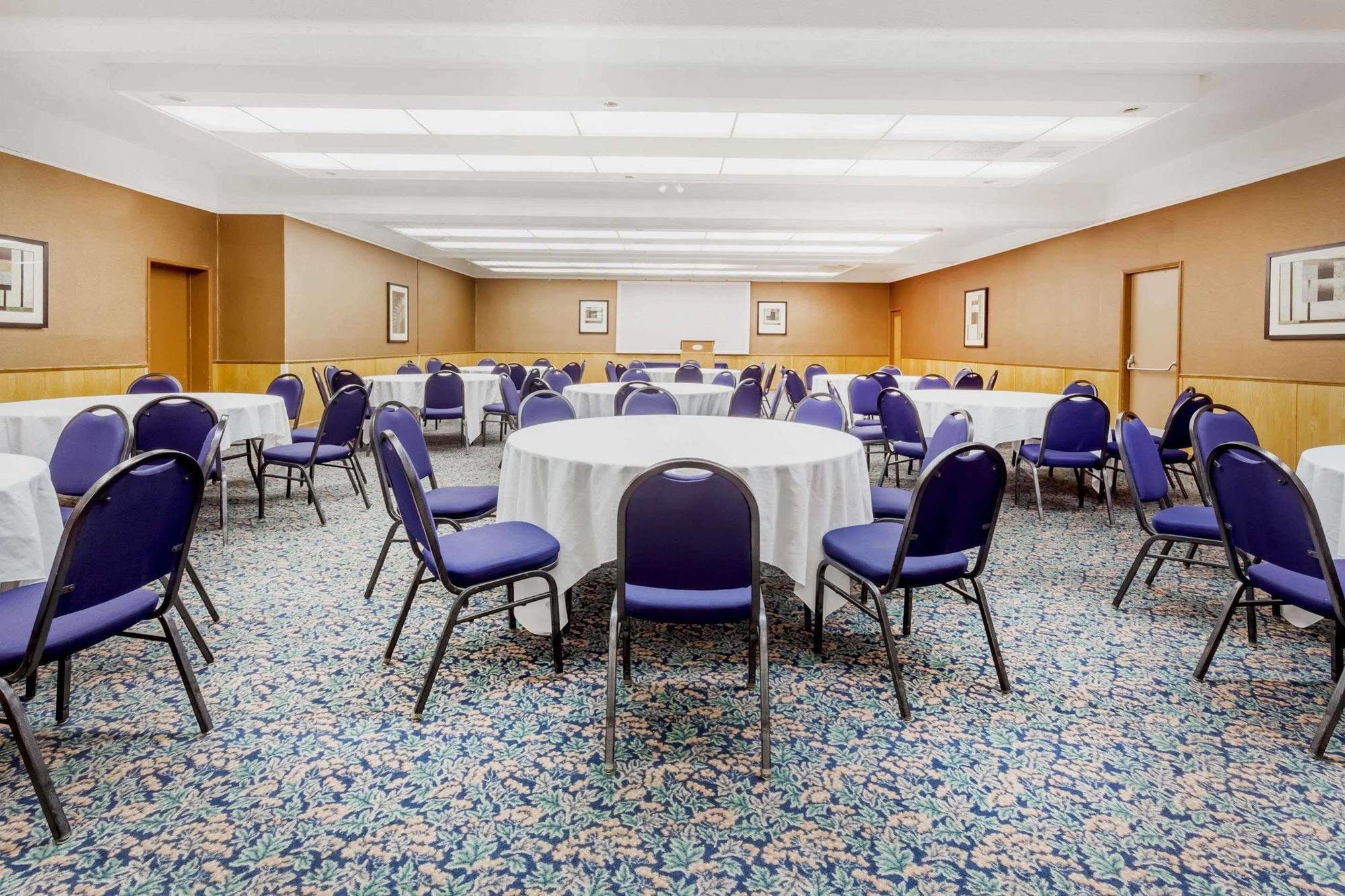 Ramada By Wyndham Yorkton Hotel Ngoại thất bức ảnh