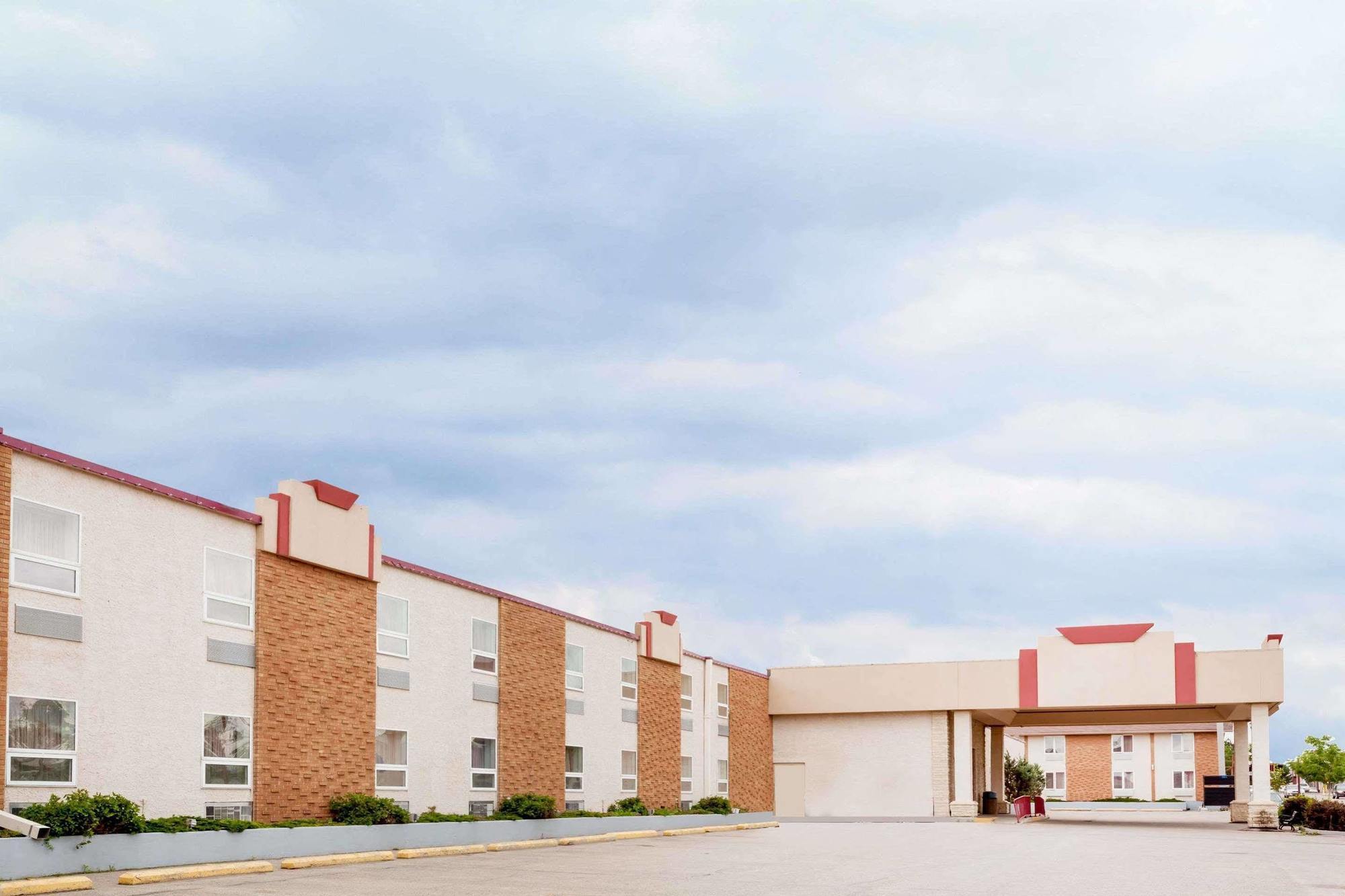 Ramada By Wyndham Yorkton Hotel Ngoại thất bức ảnh